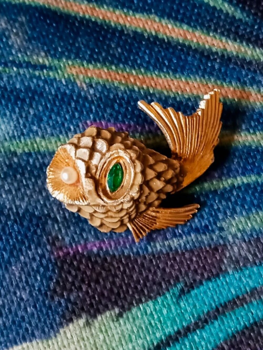 Vintage Signed ©Ledo Pufferfish Brooch Gold Tone Emerald Green Eye Pearl Accent - Picture 10 of 16
